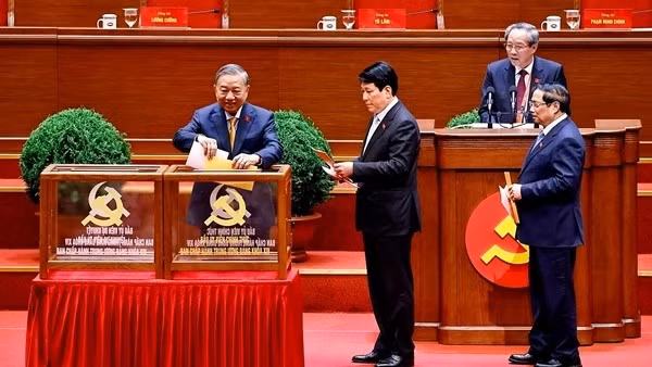 Công bố danh sách Ban Chấp hành Trung ương Đảng khóa XIV