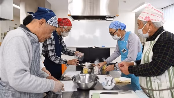 Đấng mày râu Nhật Bản làm gì khi về hưu?
