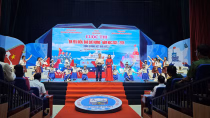 Lan toả tình yêu biển đảo đến học sinh vùng ven biển miền Trung