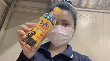 Nữ công nhân trúng 100 triệu từ chương trình khuyến mãi hè của Number 1