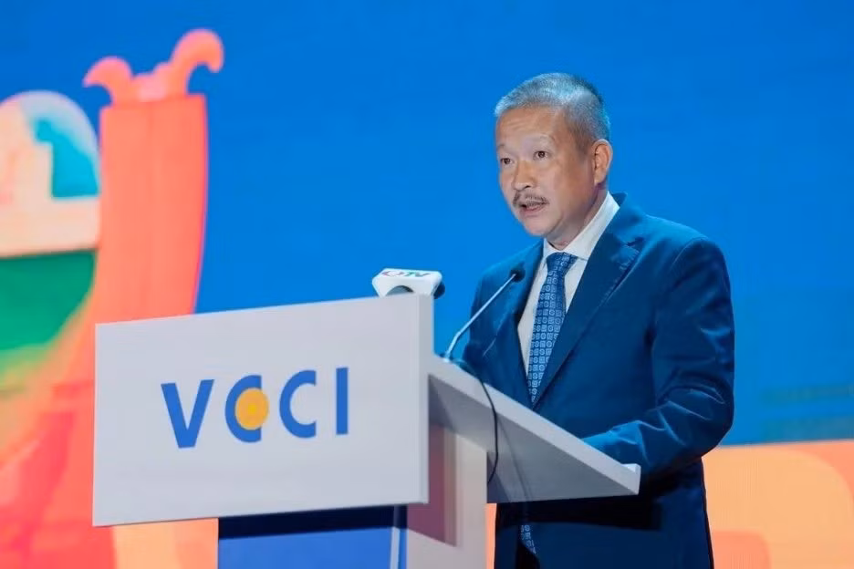 Ông Nguyễn Duy Hưng chia sẻ tại lễ công bố Báo cáo Kinh tế tư nhân Việt Nam và PCI 2025: “Điều cộng đồng doanh nghiệp cần không phải là sự ưu ái, mà là một ‘luật chơi’ rõ ràng, minh bạch và được thực thi nhất quán trên thực tế”. Ảnh: VCCI
