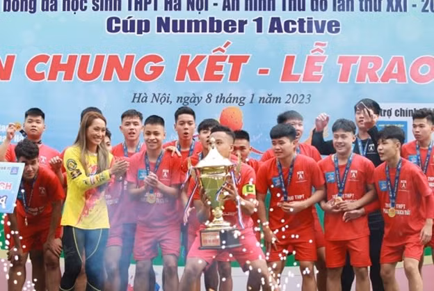 Giải bóng đá học sinh THPT Hà Nội – Chuyên đề An ninh Thủ đô đã trở thành sân chơi nuôi dưỡng năng lượng tích cực, được học sinh Thủ đô mong chờ hàng năm. Ảnh: ANTĐ