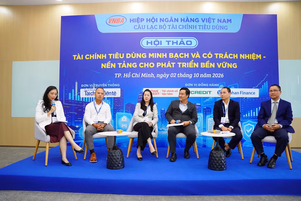Phiên thảo luận “Làm sao để người dân nhận diện đúng và sử dụng tài chính tiêu dùng an toàn, có trách nhiệm?” tại hội thảo.
