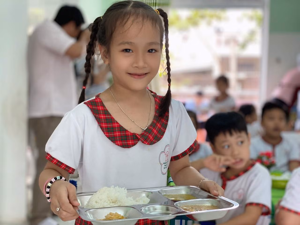 Dự thảo yêu cầu các cơ sở giáo dục tăng cường kiểm tra giám sát nhiều bước đối với bữa ăn bán trú.
