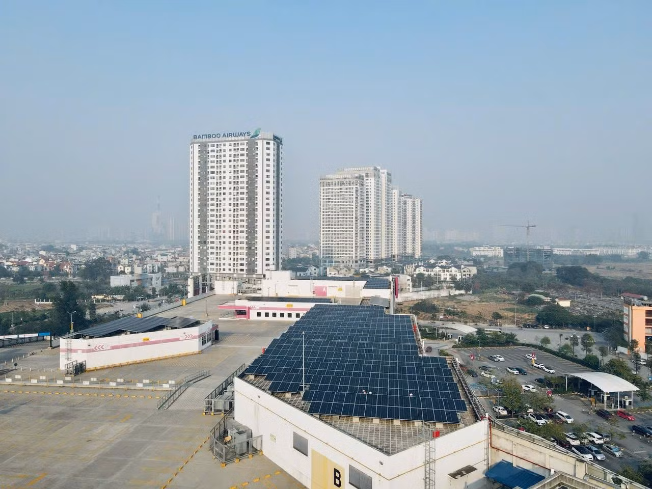 Hệ thống pin năng lượng mặt trời lắp đặt tại Trung tâm thương mại Aeon mall Hà Đông.