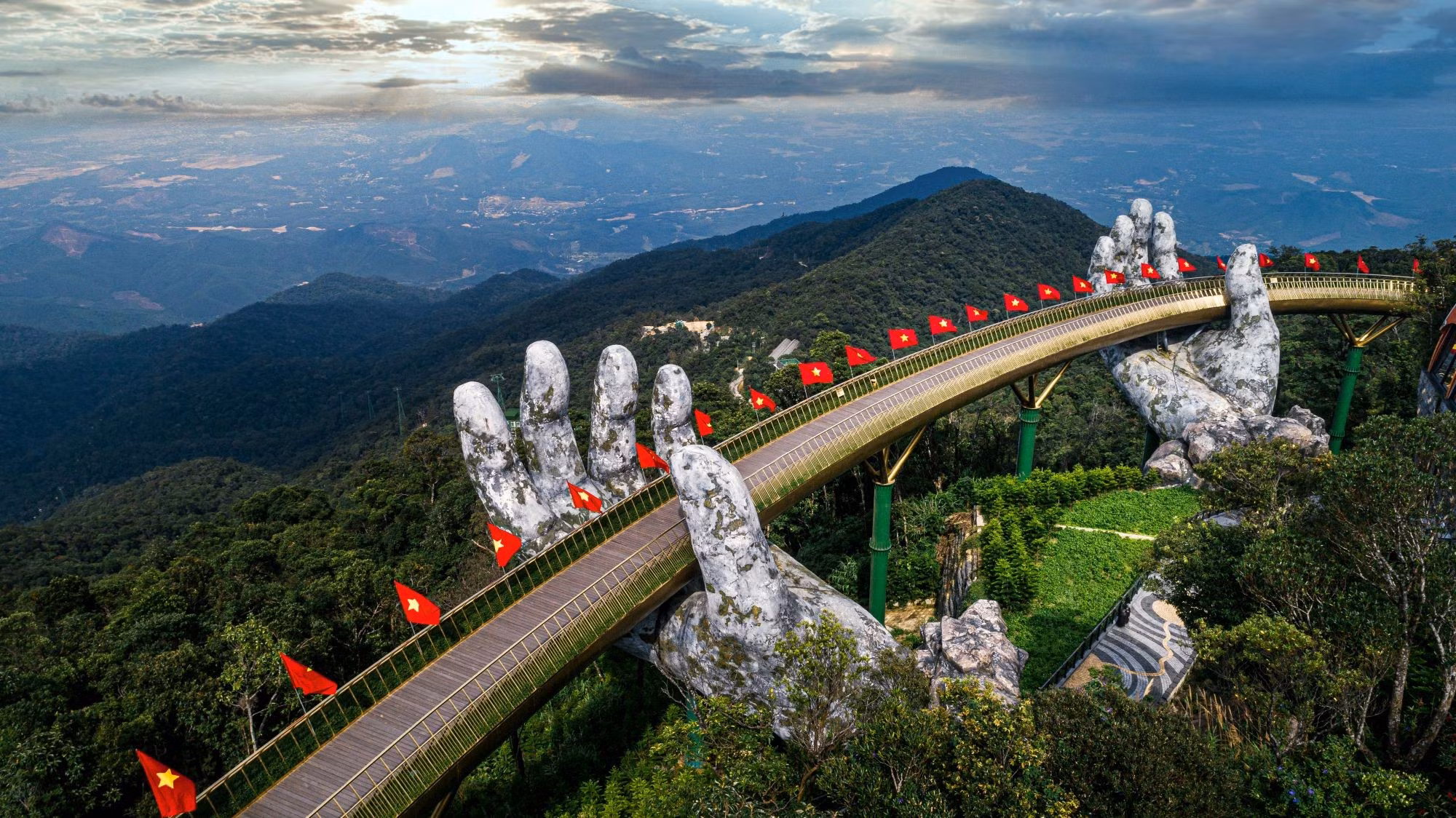 golden-bridge-danang-1.jpg