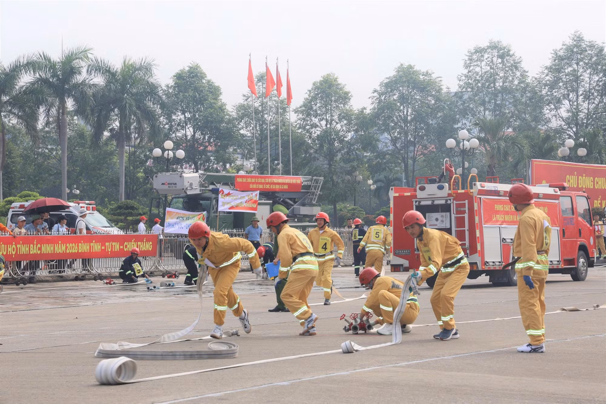 Phần thi 100 m chữa cháy tại Hội thi thể thao nghiệp vụ chữa cháy và CNCH lực lượng PCCC chuyên ngành.