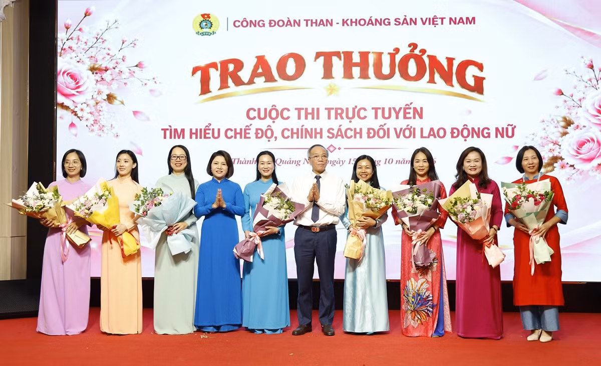 TKV trao thưởng cho đại diện 8 tập thể đạt giải A, B và 10 cá nhân đạt giải A cuộc thi trực tuyến "Tìm hiểu chế độ, chính sách đối với lao động nữ".
