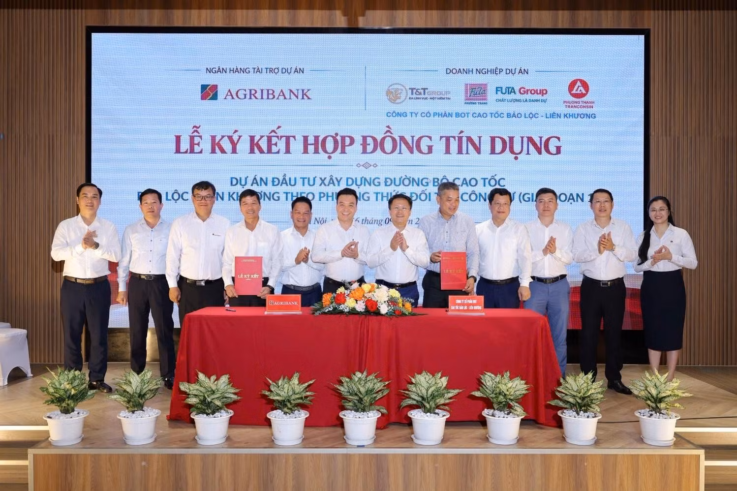 Lễ ký kết Hợp đồng tài trợ vốn tín dụng cho Dự án đầu tư xây dựng đường bộ cao tốc Bảo Lộc – Liên Khương. (Nguồn: Agribank)
