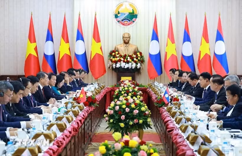 thu-tuong-le-minh-hung-hoi-dam-voi-thu-tuong-lao-saleumxay-kommasith.jpg
