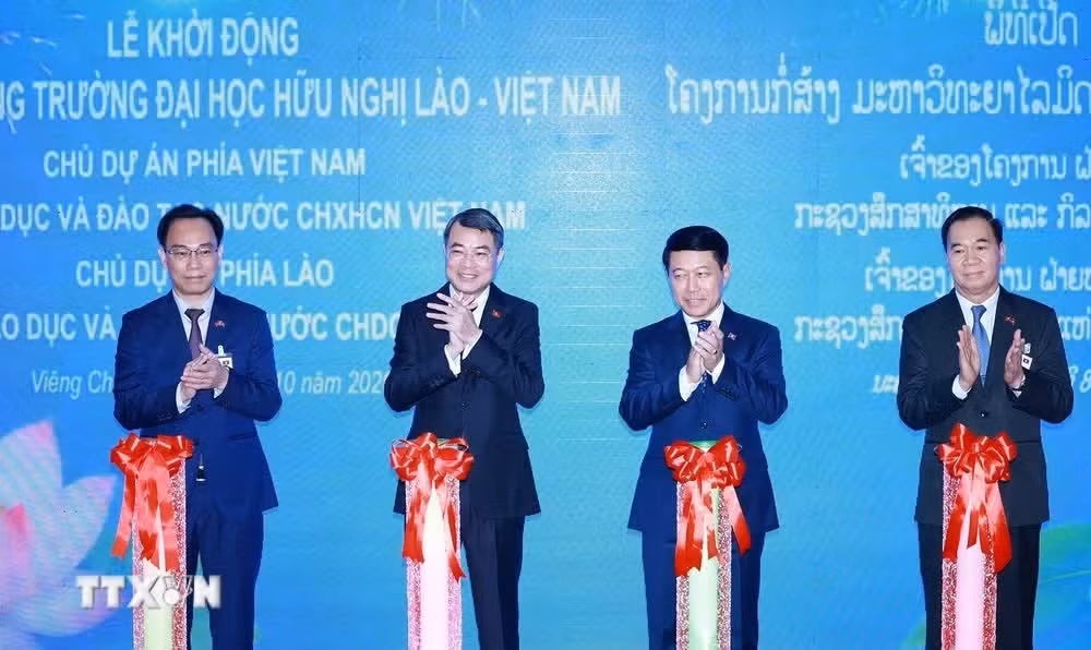 thu-tuong-le-minh-hung-va-thu-tuong-lao-saleumxay-kommasith-du-le-khoi-dong-du-an-truong-dai-hoc-huu-nghi-lao-viet-nam2.jpg