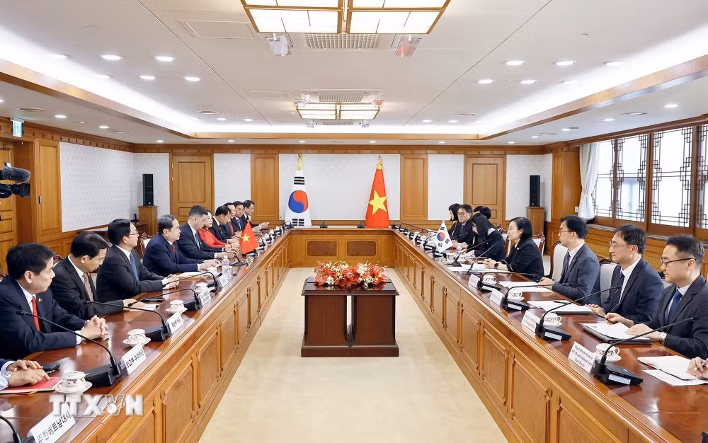 Chủ tịch Quốc hội Trần Thanh Mẫn hội kiến Thủ tướng Hàn Quốc Han Seong Sook. (Ảnh: Doãn Tấn/TTXVN)