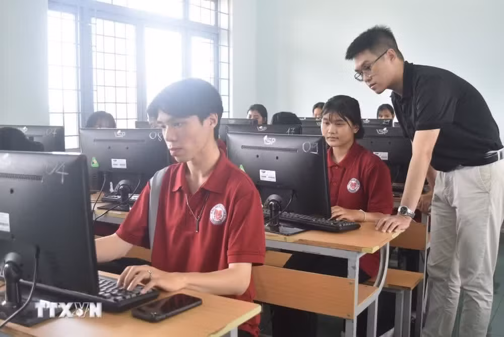 Học viên tham gia lớp Tin học ứng dụng tại một Trung tâm Giáo dục nghề nghiệp-Giáo dục thường xuyên. (Ảnh: Nguyên Dung/TTXVN)