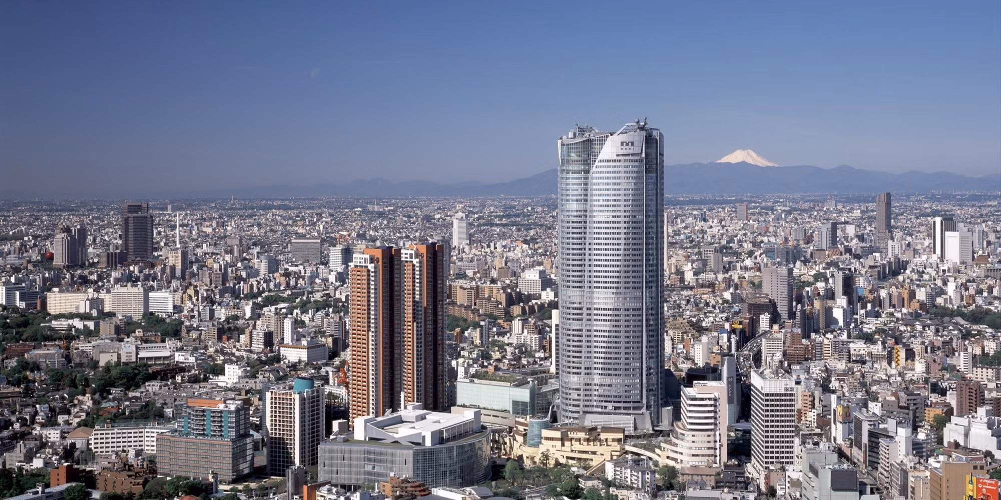 Mori Tower cao 238 mét gồm 54 tầng - biểu tượng trung tâm của khu đô thị phức hợp Roppongi Hills tại quận Minato, Tokyo, Nhật Bản. Nguồn: https://www.mori.co.jp/