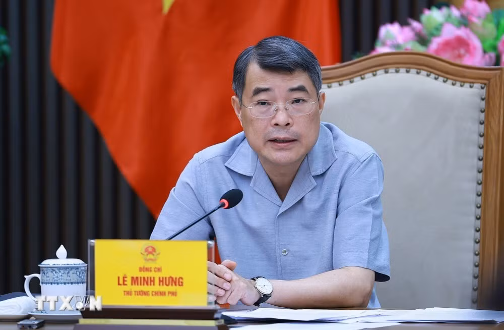 Thủ tướng Lê Minh Hưng chủ trì họp tháo gỡ khó khăn, vướng mắc, đẩy nhanh tiến độ các dự án giao thông trọng điểm. (Ảnh: Dương Giang/TTXVN)