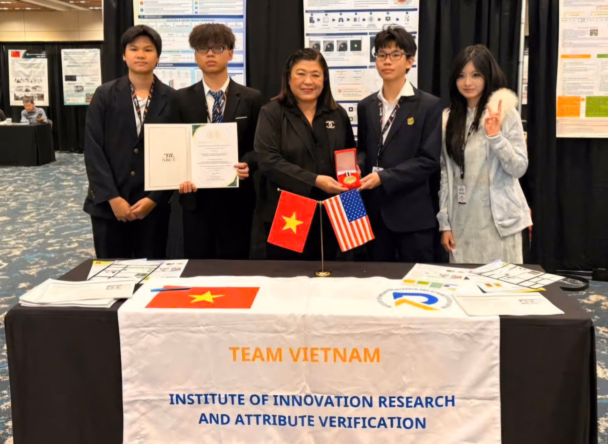 Đoàn học sinh Việt Nam giành 11 giải thưởng tại SVIIF 2026 ở Thung lũng Silicon ảnh 5