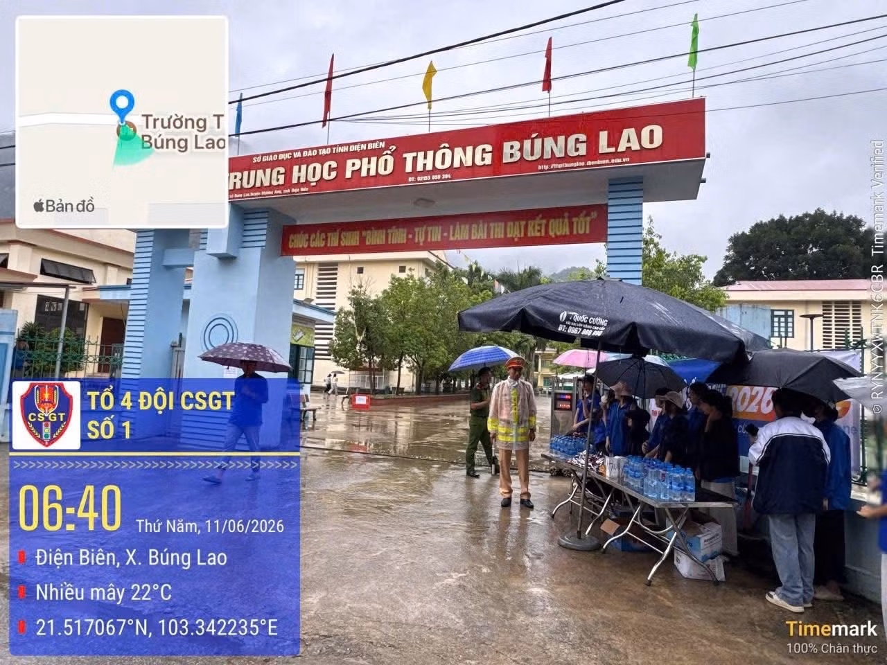 Các tổ lực lượng có mặt từ sớm để hỗ trợ các sĩ tử tại điểm thi Trường THPT Búng Lao thuộc xã Búng Lao, tỉnh Điện Biên.