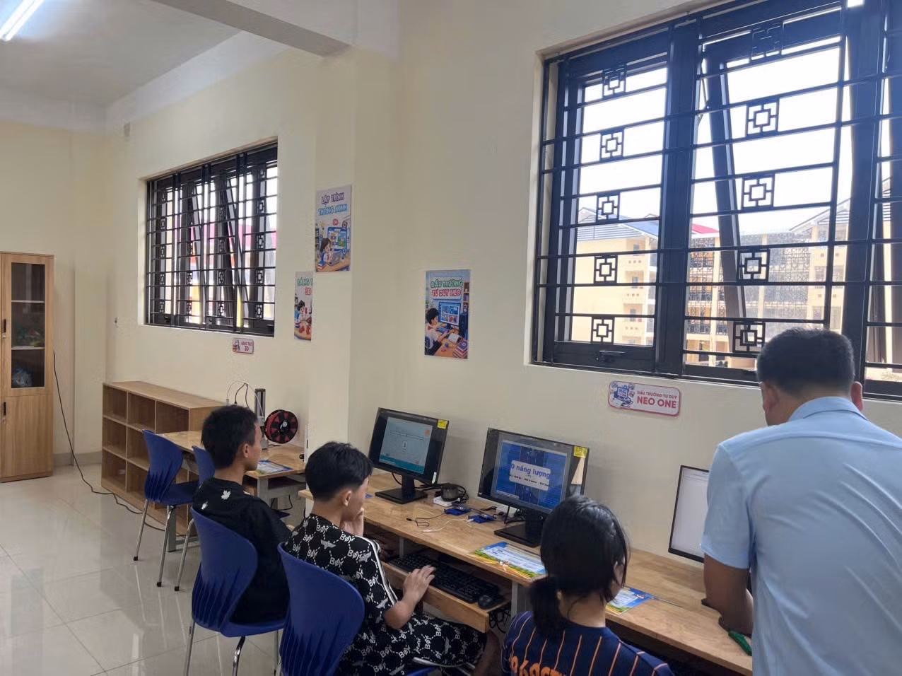 Đấu trường tư duy Neo One Box giúp các em trải nghiệm những trò chơi sáng tạo, rèn luyện tư duy logic.