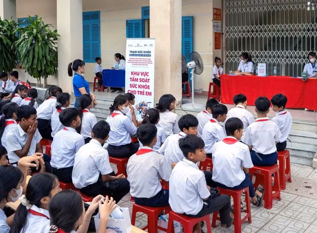 Khám bệnh và tư vấn dinh dưỡng cho trẻ em khó khăn tại Khánh Hòa ảnh 3