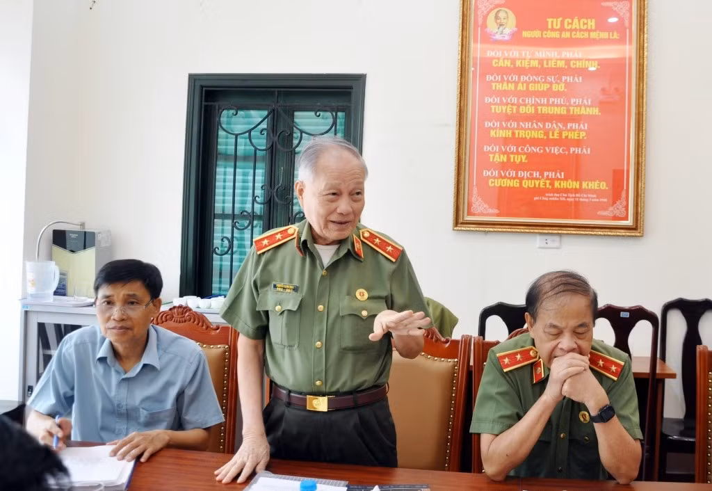 Trung tướng Nguyễn Xuân Xinh, Ủy viên Ban Thường vụ Hội Cựu CAND Việt Nam phát biểu tại hội nghị.