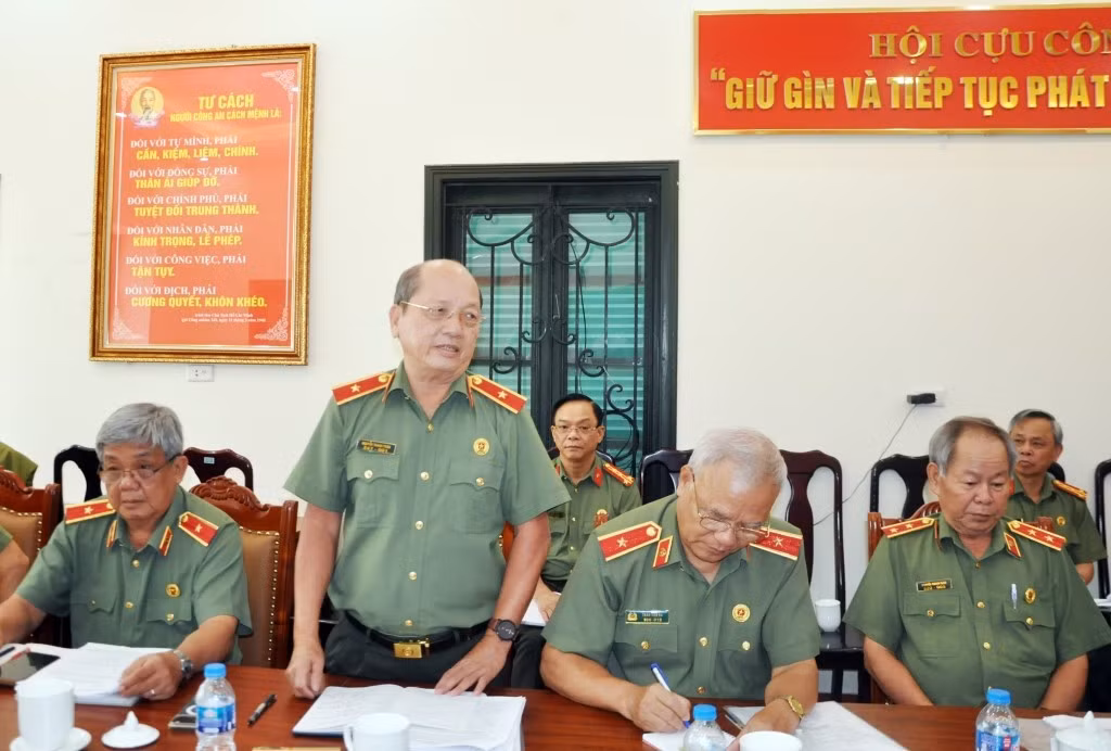 Thiếu tướng Nguyễn Thanh Toàn, Ủy viên Ban Thường vụ Hội Cựu CAND Việt Nam phát biểu tại hội nghị.