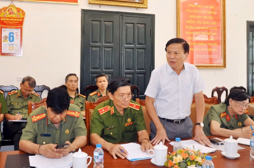 Trung tướng Đặng Xuân Loan, Ủy viên Ban Thường vụ Hội Cựu CAND Việt Nam phát biểu tại hội nghị.