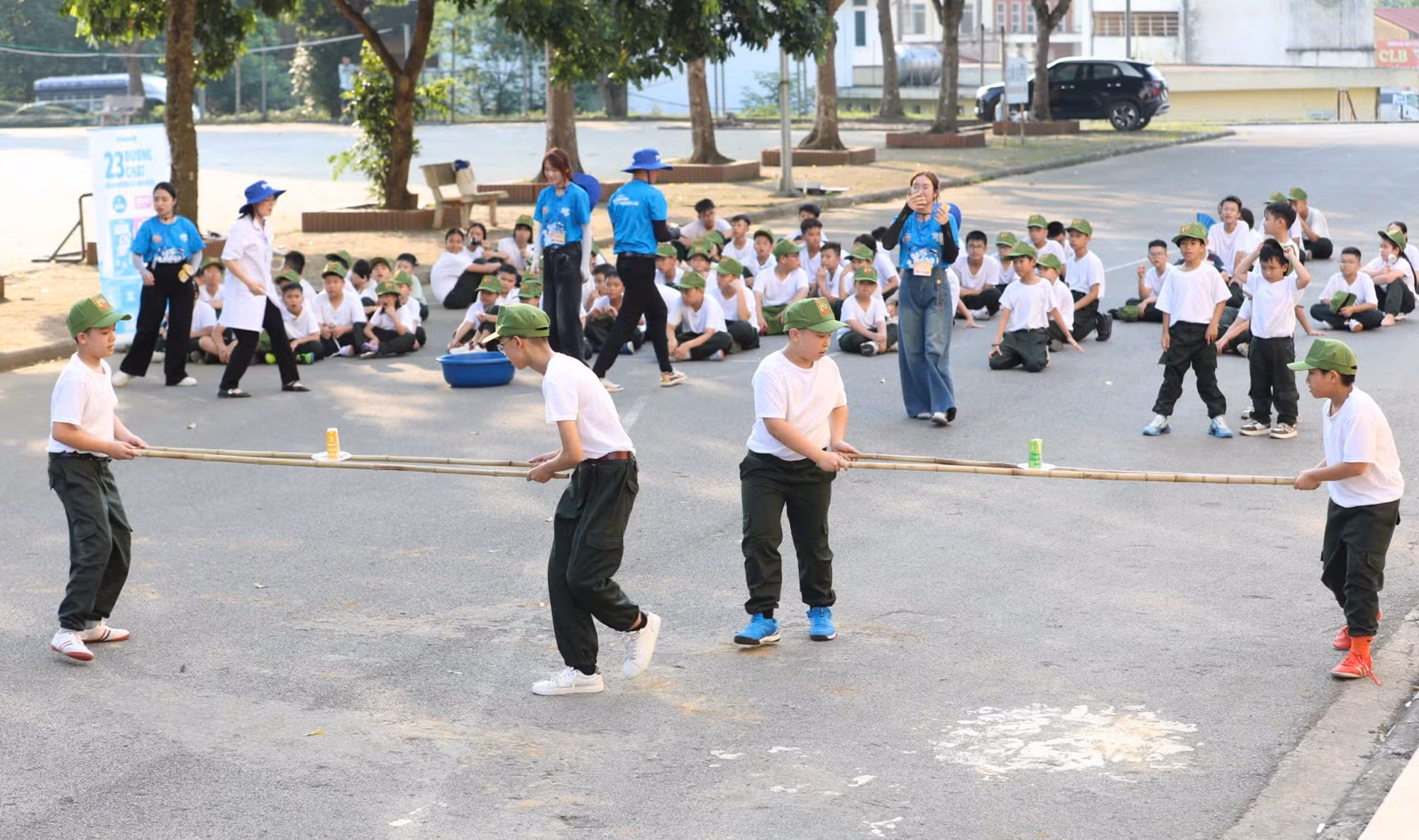 Không chỉ là dịp nghỉ ngơi sau năm học, kỳ nghỉ hè giờ đây được nhiều phụ huynh định hướng như một khóa trải nghiệm ngắn hạn, để giúp con có thêm những kỹ năng cần thiết (Ảnh: VN).