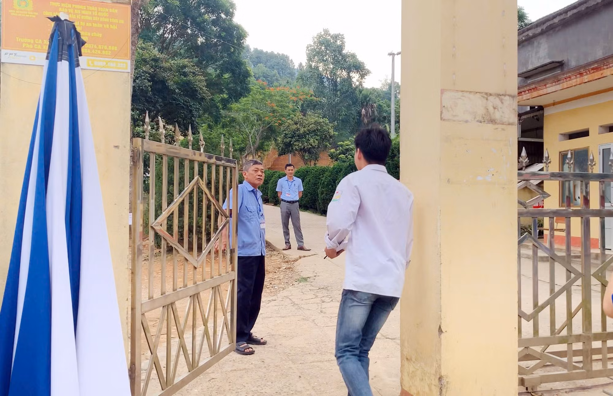 Em Hoàng Văn Anh đã đến điểm thi an toàn đúng giờ.