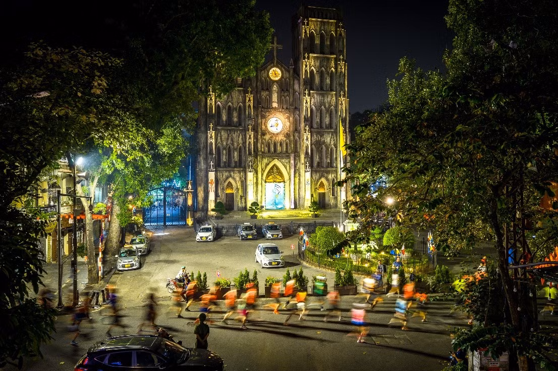 Tác phẩm: Chạy khi Thành phố ngủ Ảnh Ngô Huy Hòa