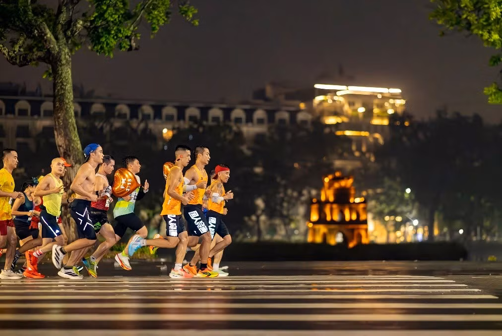 Tác phẩm: Nhịp đêm bên Tháp Rùa. Ảnh Nguyễn Trần Hiếu