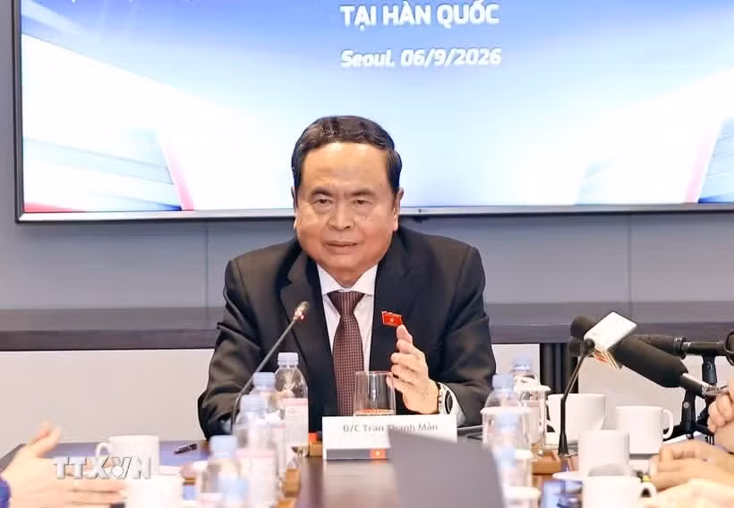 chu-tich-quoc-hoi-gap-thanh-vien-mang-luoi-doi-moi-sang-tao-va-chuyen-gia-viet-nam-tai-han-quoc-0609.jpg