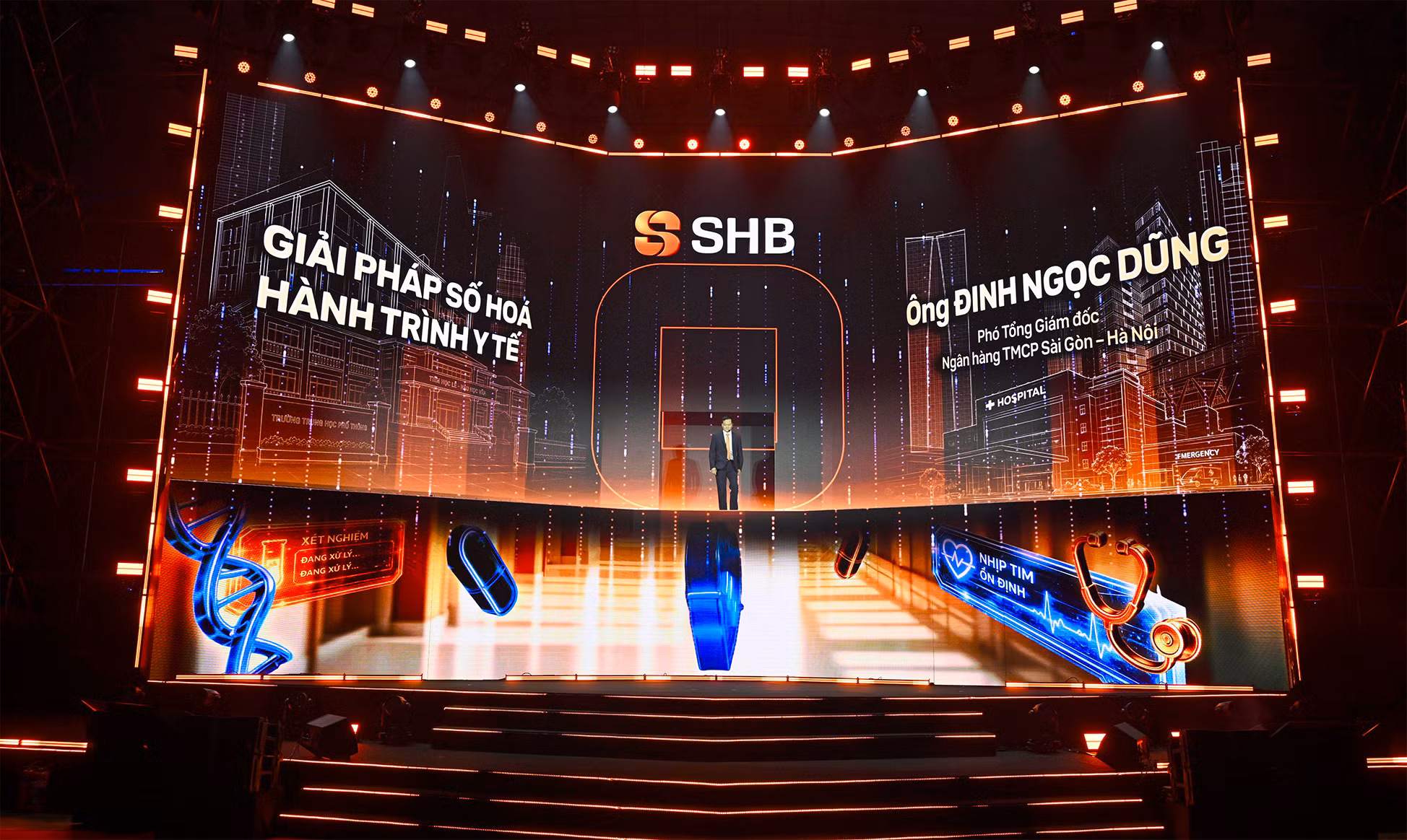 Cũng tại sự kiện Chuyển đổi số ngành Ngân hàng 2026, Phó Tổng giám đốc SHB Đinh Ngọc Dũng đã giới thiệu về SHB Health Connect – Giải pháp công nghệ tích hợp chăm sóc sức khỏe toàn diện.