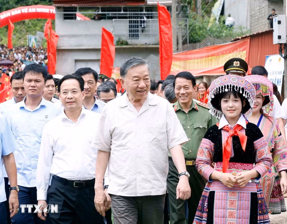 Tổng Bí thư, Chủ tịch nước Tô Lâm dự Ngày hội Toàn dân bảo vệ an ninh Tổ quốc năm 2026 tại bản Lóng Luông, xã Vân Hồ, tỉnh Sơn La. (Ảnh: Thống Nhất/TTXVN)