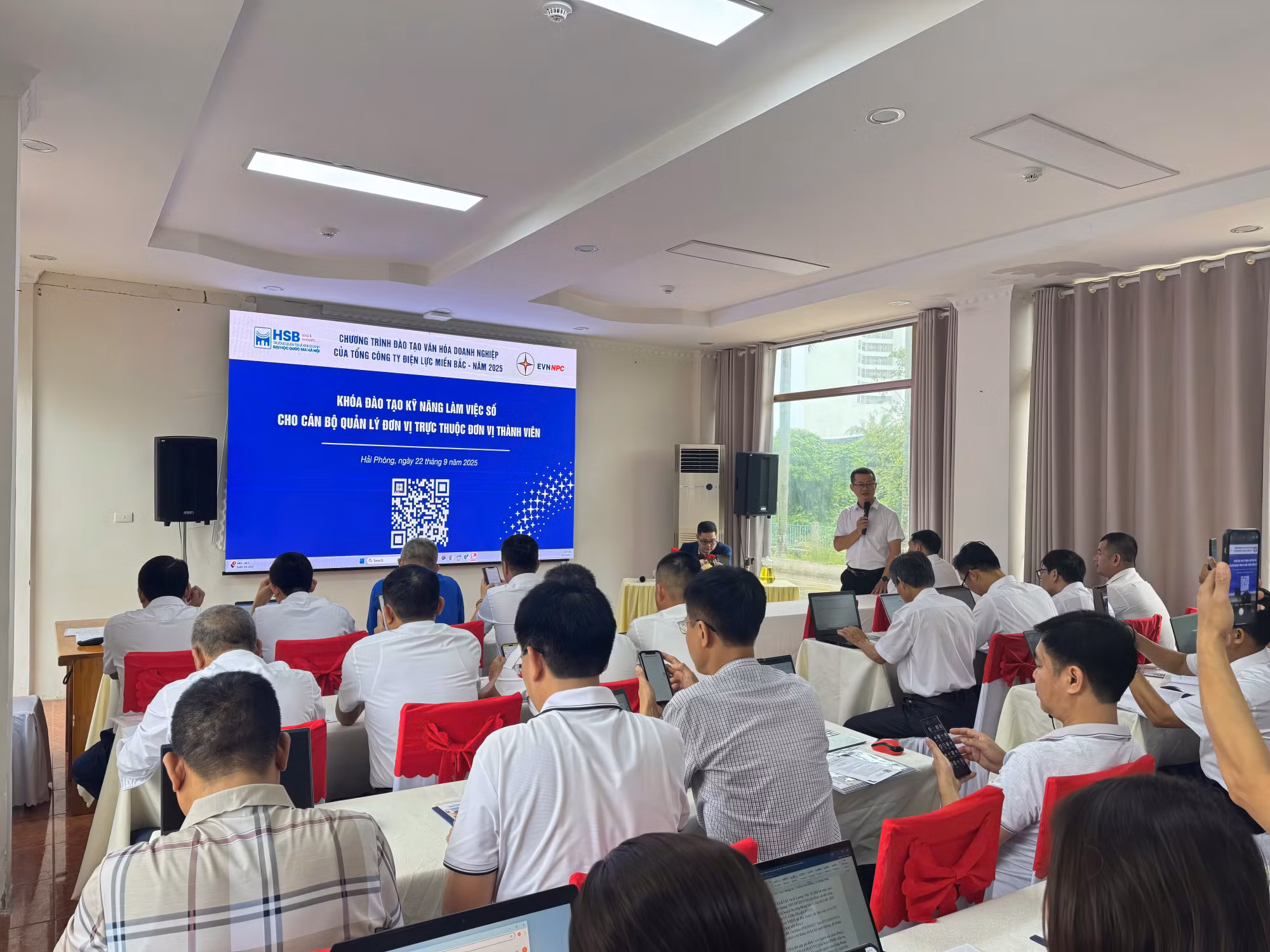 Đào tạo và nâng cao nhận thức là bước đi đầu tiên trong quy trình xây dựng văn hóa số tại EVNNPC.