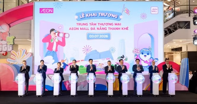 Đại biểu thực hiện nghi thức khai trương TTTM AEON MALL đầu tiên tại Đà Nẵng.