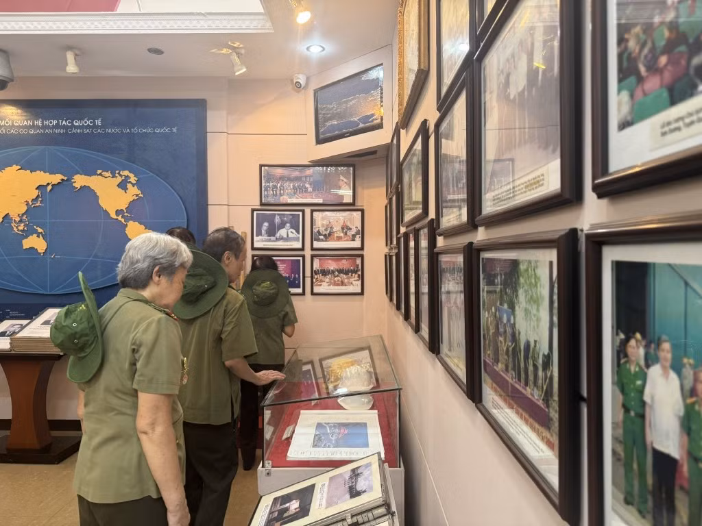 Giữ lửa truyền thống anh hùng qua hành trình về nguồn của lực lượng Công an chi viện chiến trường miền Nam ảnh 22