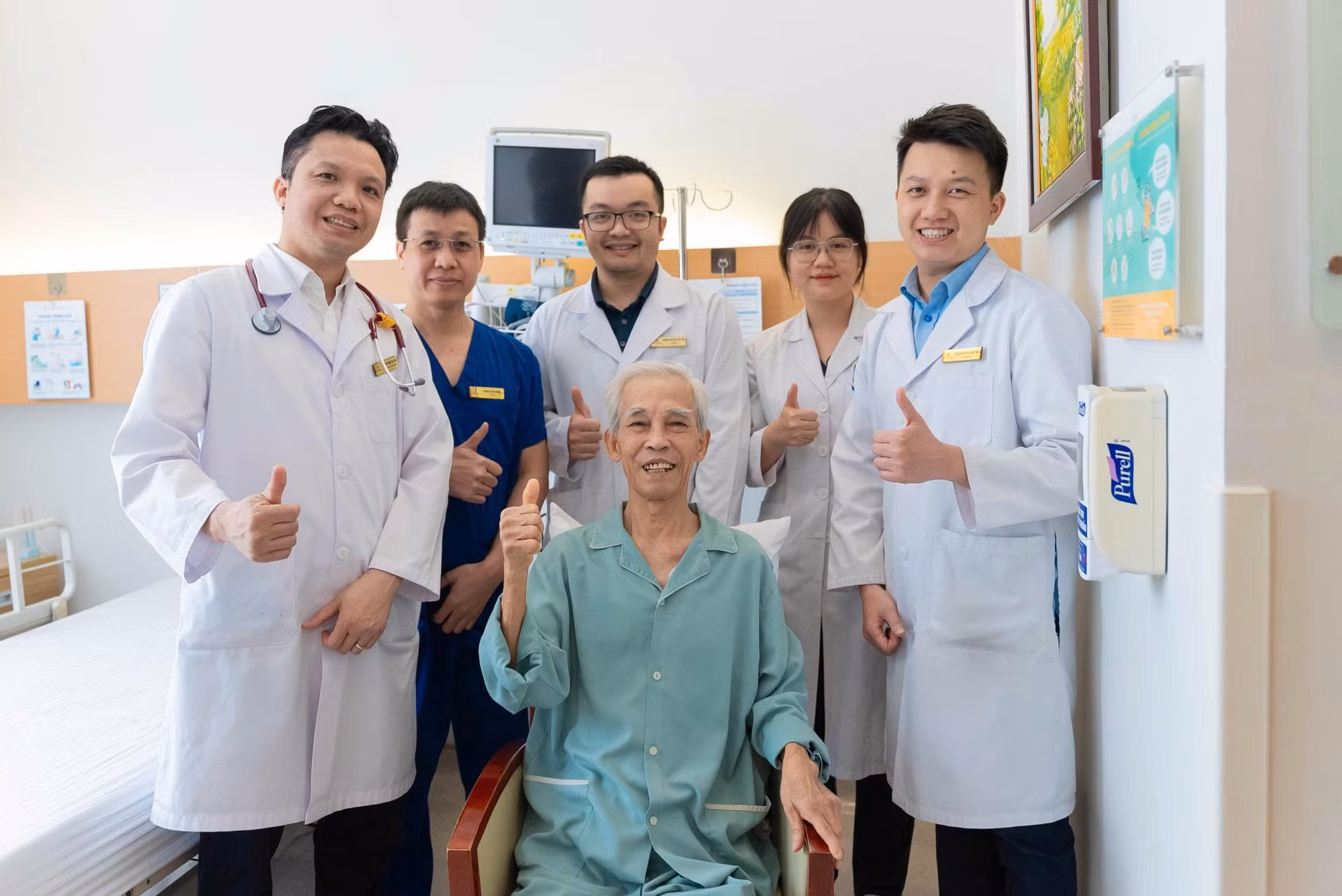 Bệnh nhân phục hồi tốt sau hành trình điều trị phức tạp tại Vinmec Times City.
