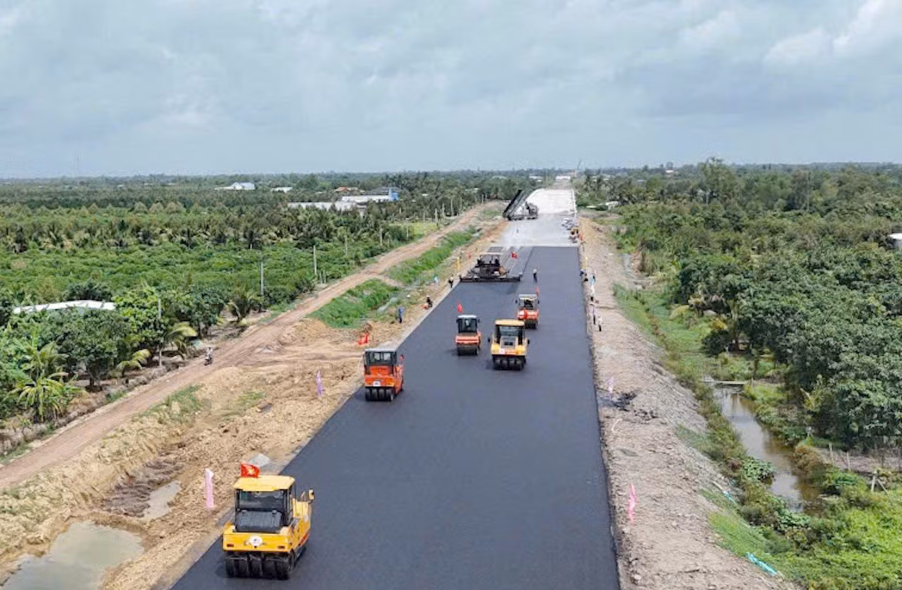 Đồng Tháp đẩy nhanh tiến độ thi công hạ tầng giao thông, tạo nền tảng thu hút các dự án phát huy lợi thế khu vực cửa khẩu.