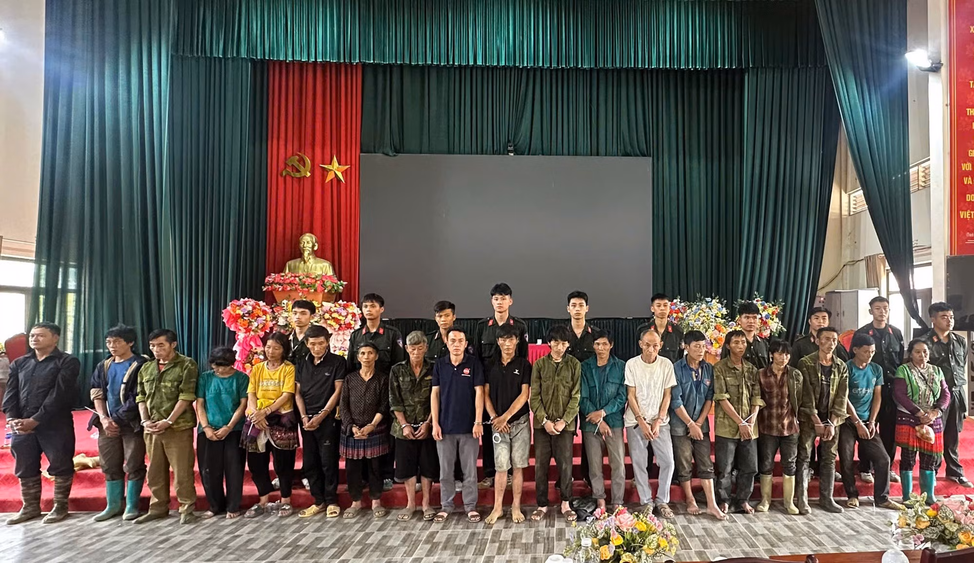 Các đối tượng được di lý về trụ sở để tiếp tục điều tra, xử lý theo quy định của pháp luật.