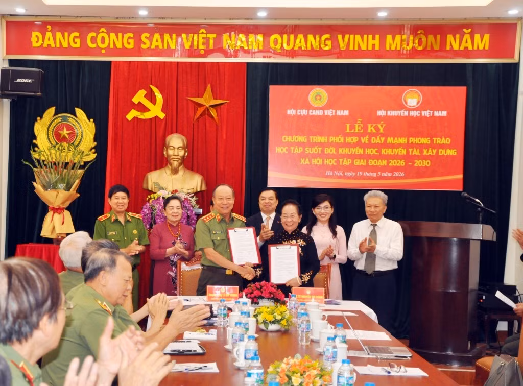 Hội Cựu CAND Việt Nam và Hội Khuyến học Việt Nam phối hợp đẩy mạnh phong trào học tập suốt đời, khuyến học, khuyến tài, xây dựng xã hội học tập giai đoạn 2026 - 2030.