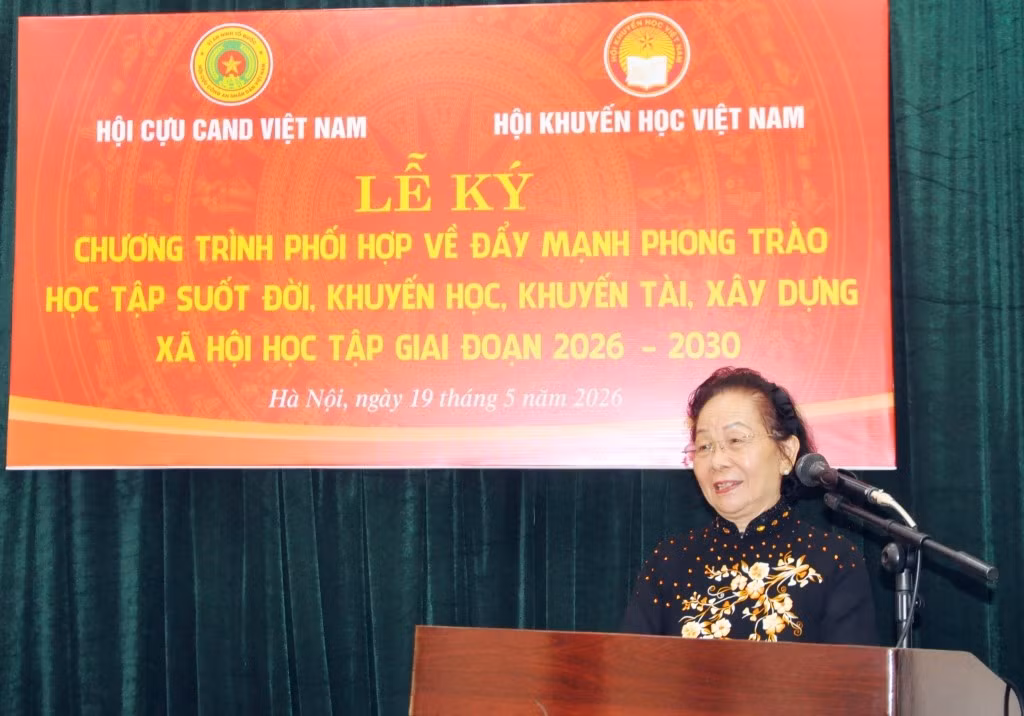 GS.TS Nguyễn Thị Doan, nguyên Ủy viên Trung ương Đảng, nguyên Phó Chủ tịch nước CHXHCN Việt Nam, Chủ tịch Hội Khuyến học Việt Nam phát biểu tại lễ ký kết.