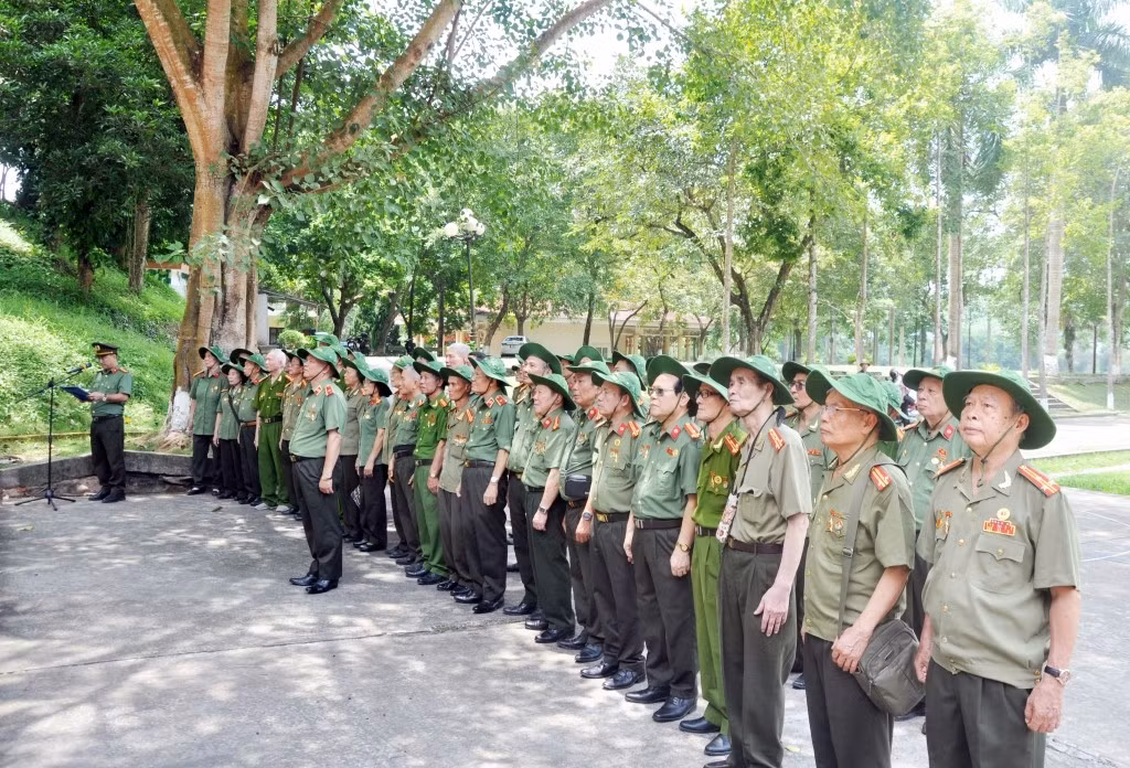 Đoàn thực hiện lễ tưởng niệm các Liệt sỹ CAND tại Nha Công an Trung ương tại Tuyên Quang.