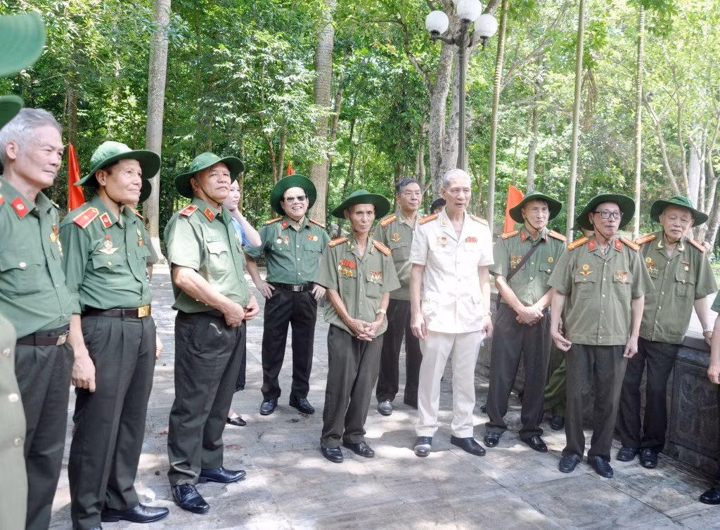 Giữ lửa truyền thống anh hùng qua hành trình về nguồn của lực lượng Công an chi viện chiến trường miền Nam ảnh 20