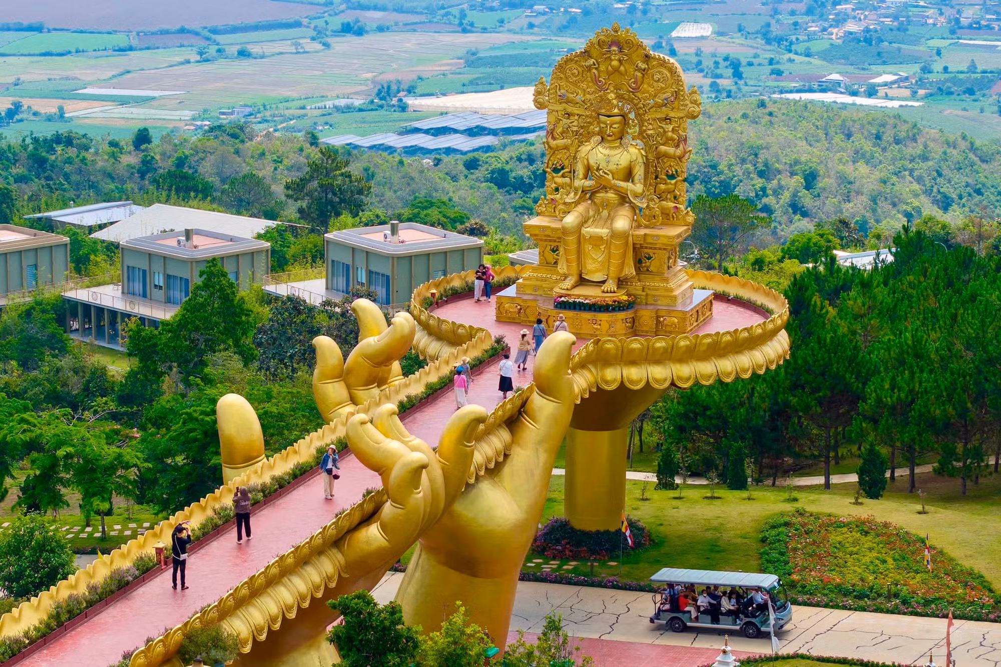 Điểm du lịch tâm linh Samten Hills Dalat, xã Đơn Dương, tỉnh Lâm Đồng.