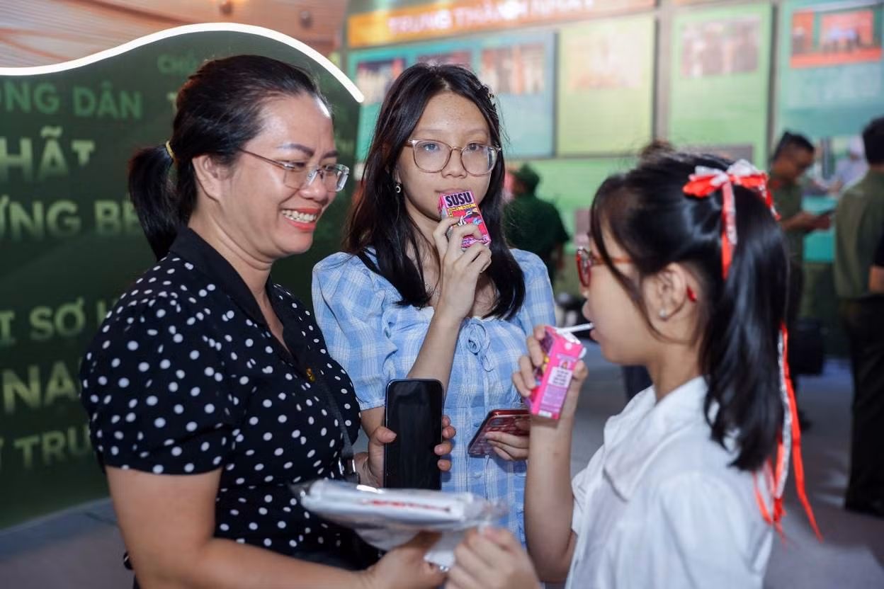 Trạm tiếp năng lượng Vinamilk trong sự kiện “Tổ quốc bình yên” ảnh 7