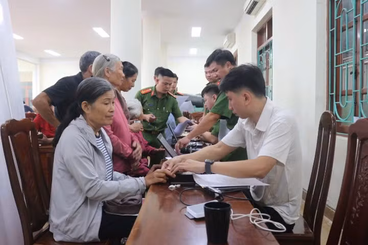 lay-mau-van-tay-cua-than-nhan-liet-si.jpg