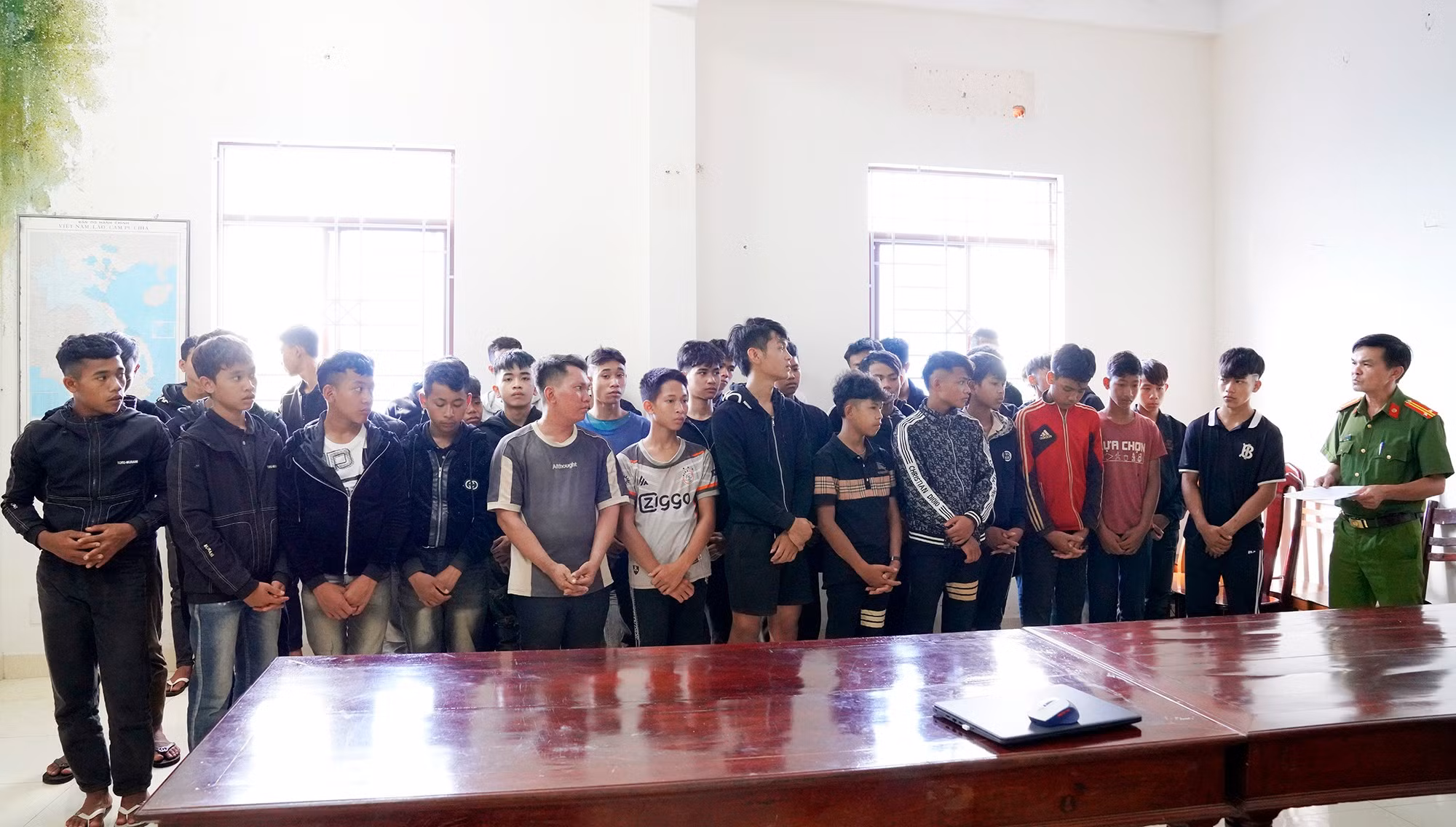 Các đối tượng tại cơ quan Công an.