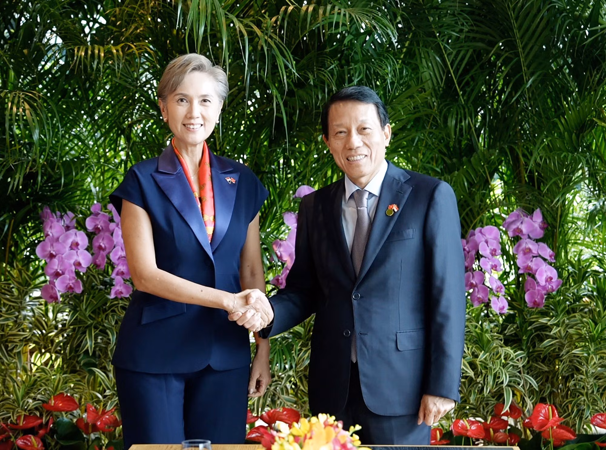 bt-luong-tam-quang-va-bt-phat-trien-so-va-thong-tin-singapore.jpg