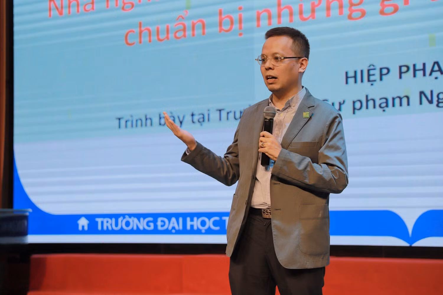 Tiến sĩ Phạm Hiệp - Viện trưởng Viện Nghiên cứu Giáo dục và Chuyển giao tri thức, Trường Đại học Thành Đô. Ảnh: Trường Đại học Sư phạm Nghệ thuật Trung ương
