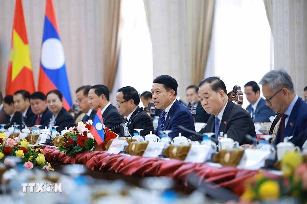 Thủ tướng Lào Saleumxay Kommasith phát biểu tại cuộc hội đàm với Thủ tướng Lê Minh Hưng. (Ảnh: Dương Giang/TTXVN)